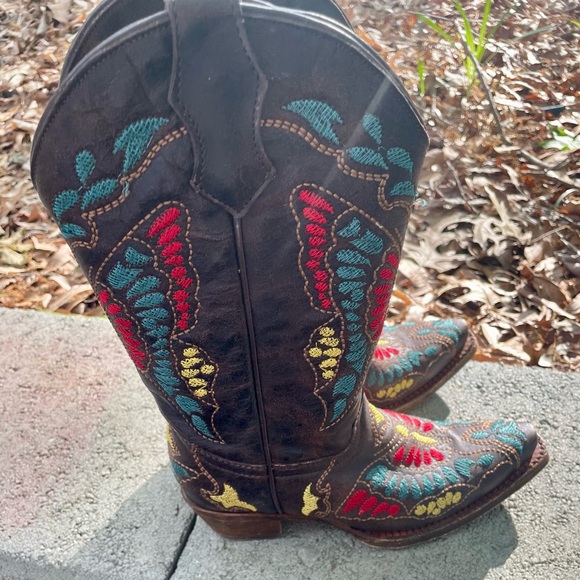Corral Teens Cowgirl Butterfly Embroidered Snip Toe Boots - Picture 5 of 7